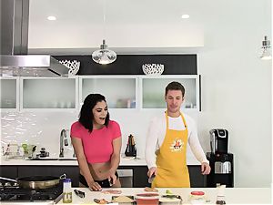 jizz KITCHEN: teenager Violet Starr penetrated Cooking