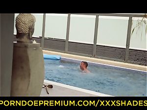 hard-core SHADES - Latina with giant butt in gonzo pool hump